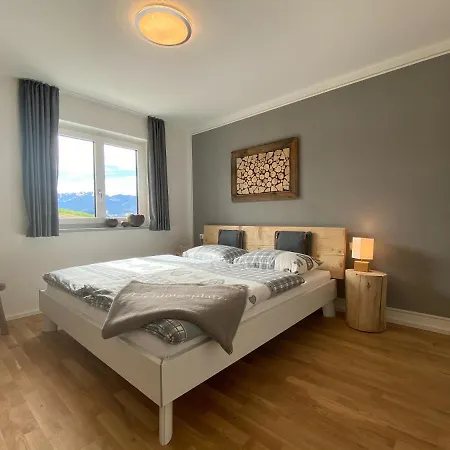 Ferienwohnug Serrvus Apartment *